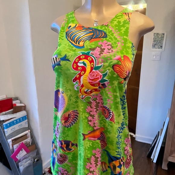 Sickk green vintage mini dress with an under water scene on it and patch - Picture 3 of 9